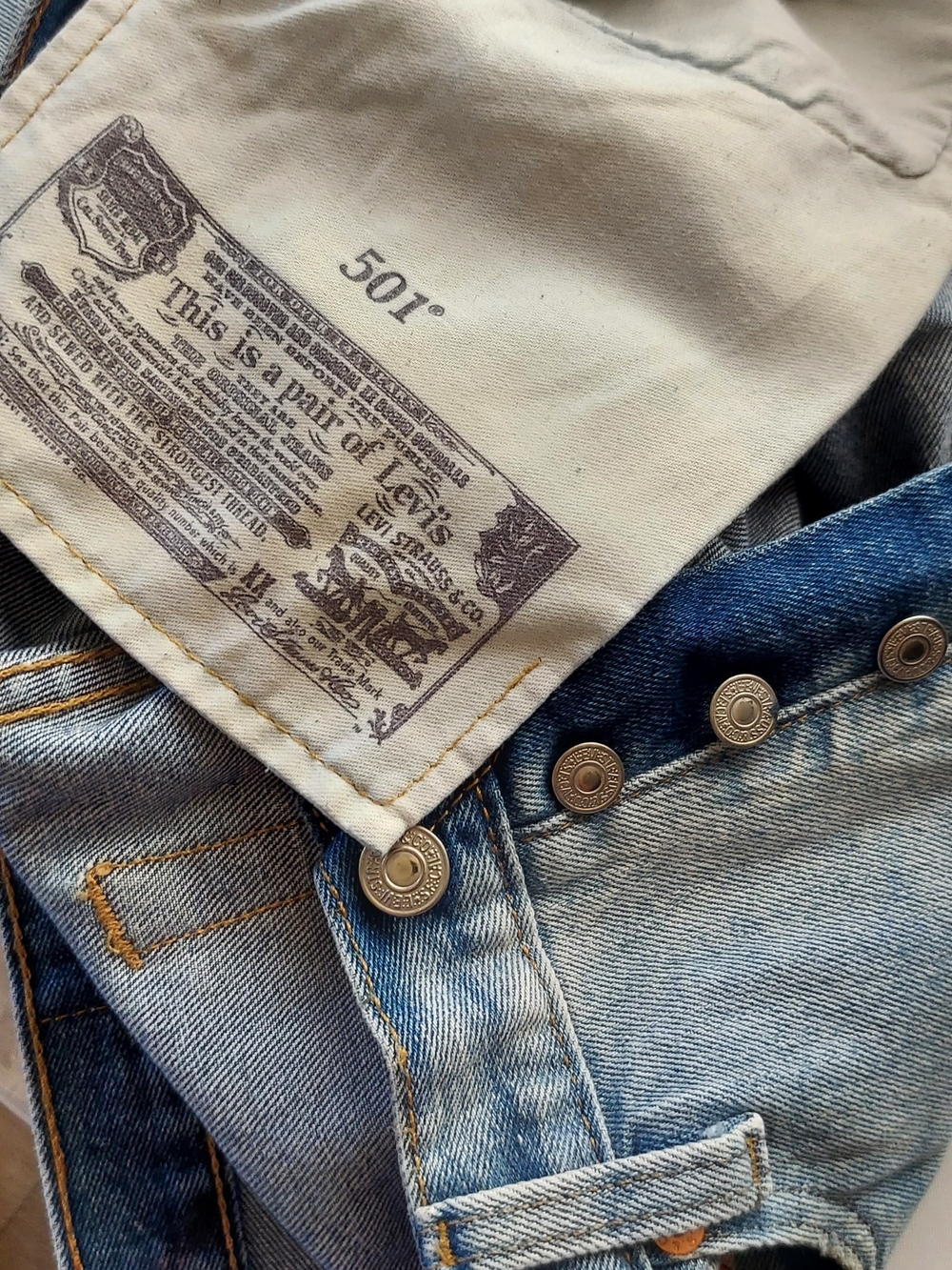 Levi's 501 Light Blue Denim Jeans - Picture 6 of 6